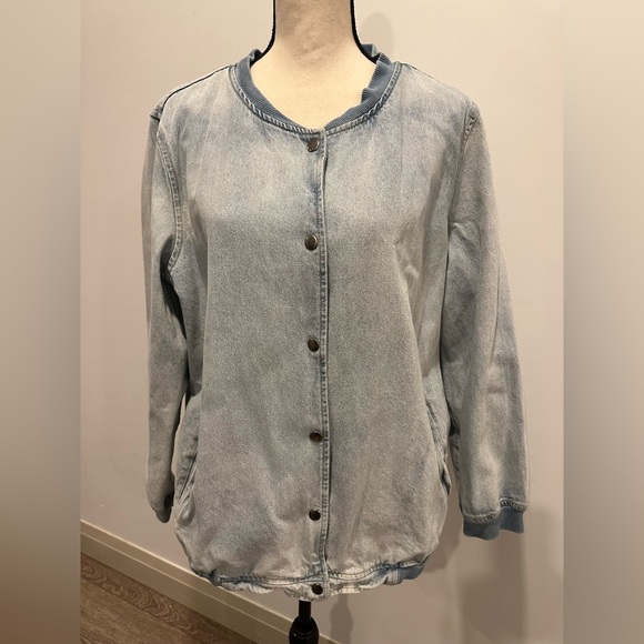EightyTwo snap button Jean jacket SZ L  EUC 100% Cotton light wash oversized - Picture 1 of 9